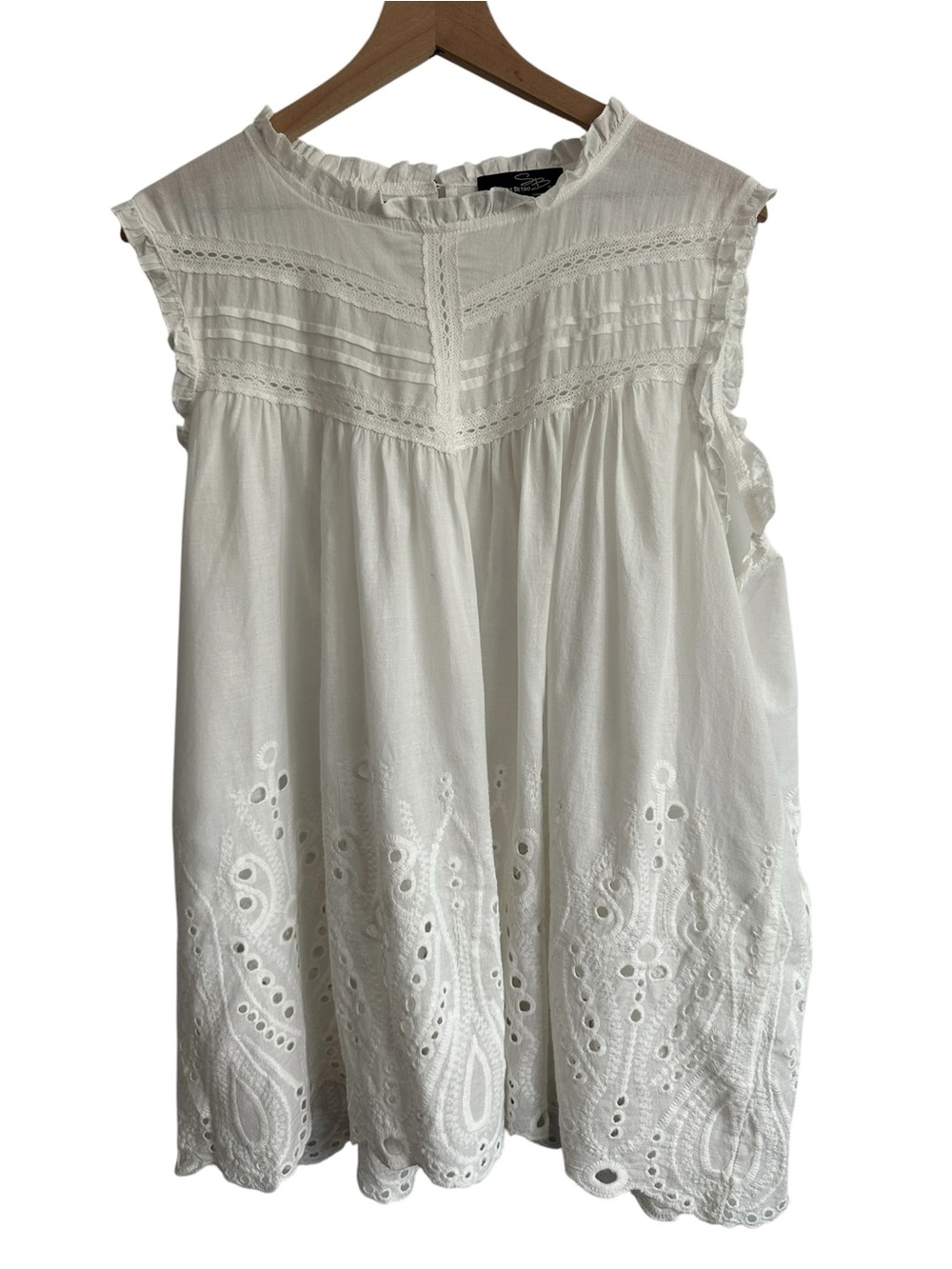 Suzanne Betro Top 2X White Eyelet Sleeveless Peasant Blouse Cottagecore Feminine